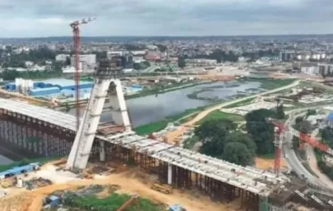 Infrastructures routières : réalisé à 91%, le pont de Cocody livré en mars 2023 ( officielle).