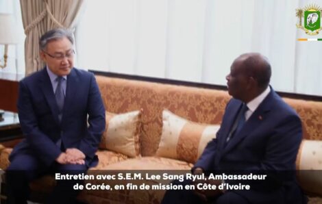 Le Chef de l’Etat, SEM Alassane Ouattara, a échangé avec l’Ambassadeur de Corée en Côte d’Ivoire.