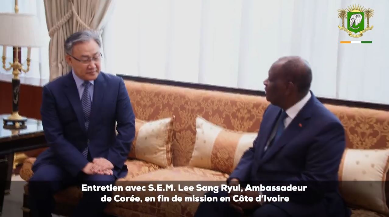 Le Chef de l’Etat, SEM Alassane Ouattara, a échangé avec l’Ambassadeur de Corée en Côte d’Ivoire.