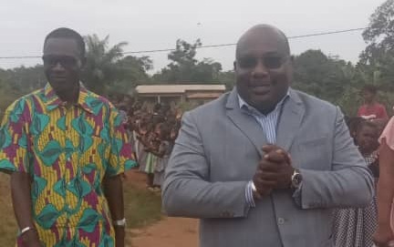 Côte d’Ivoire : l’Etat honore Tiégbé Ludovic pour ses actions sociales envers l’école ivoirienne.