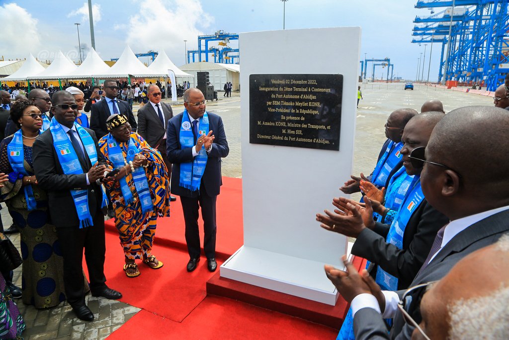 ceremonie-d-inauguration-du-2e-terminal-a-conteneurs-du-port-dabidjan_ocfomkw147m