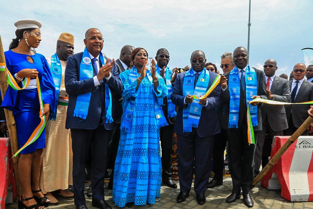 ceremonie-d-inauguration-du-2e-terminal-a-conteneurs-du-port-dabidjan_txi14pgjg69