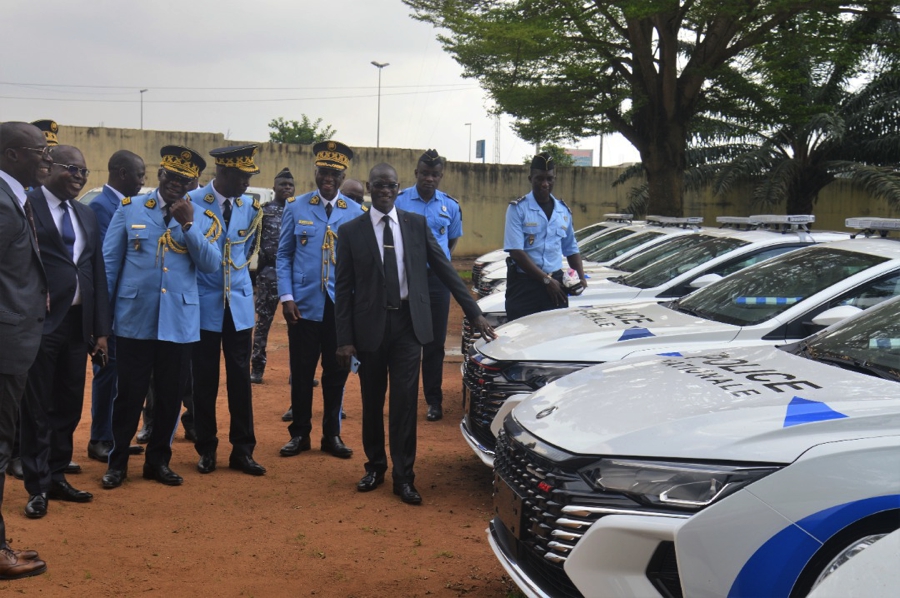 fetes-de-fin-d-annee-le-ministre-de-la-securite-annonce-la-creation-dune-no_ksj7xbcf7pa