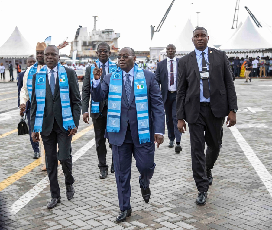 inauguration-par-le-vice-president-du-2eme-terminal-a-conteneurs-du-port-d-_db4pk8k4fiq