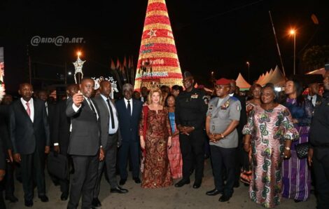 La Première Dame Dominique Ouattara, lors de la cérémonie d’illumination de la ville d’Abidjan : « Mon vœu est que toutes ces illuminations continuent à scintiller dans nos cœurs tout au long de 2023 ».