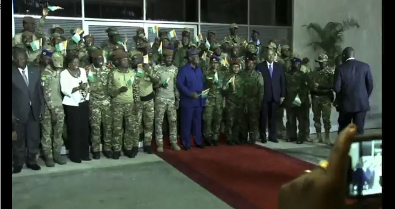 arrivee-des-46-soldats-ivoiriens-a-l-aeroport-felix-houphouet-boigny_44