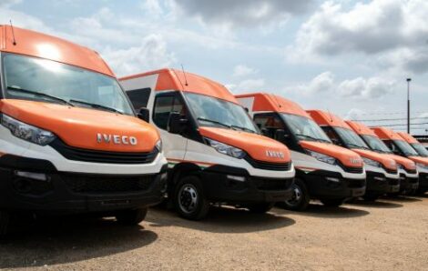 Côte d’Ivoire : octroi de 40 minibus à des transporteurs d’Abobo et de Yopougon.
