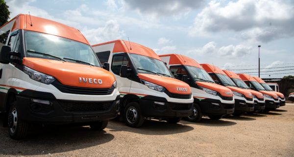 Côte d’Ivoire : octroi de 40 minibus à des transporteurs d’Abobo et de Yopougon.