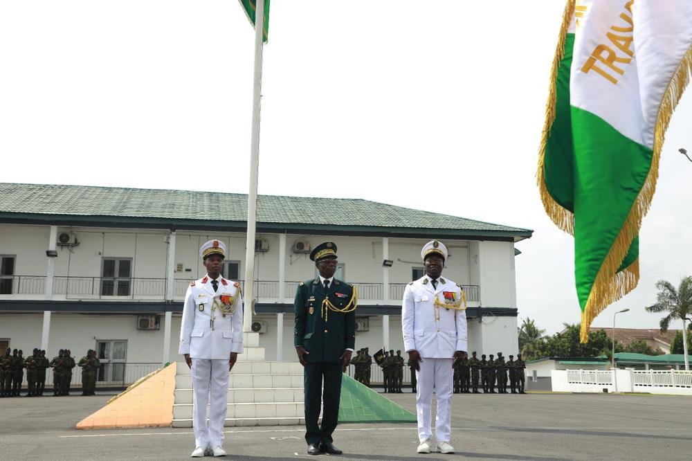 ceremonie-d-adieu-aux-armes-en-l-honneur-de-generaux-et-contre-amiral_4moetukyi (1)