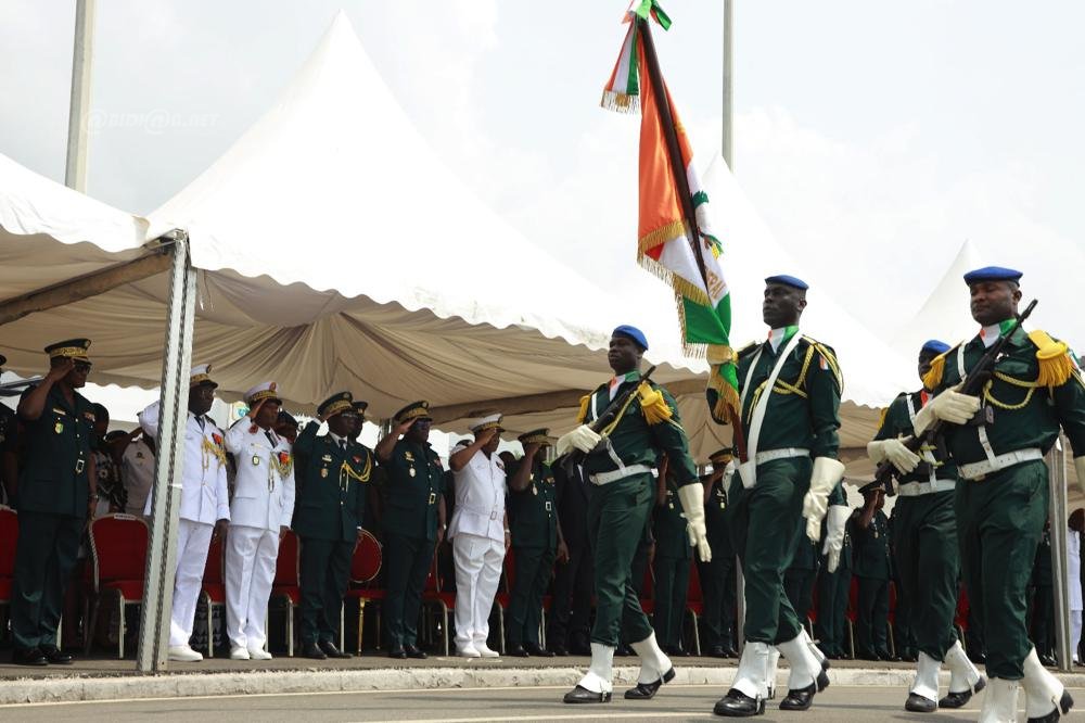 ceremonie-d-adieu-aux-armes-en-l-honneur-de-generaux-et-contre-amiral_ecp5giqlguv