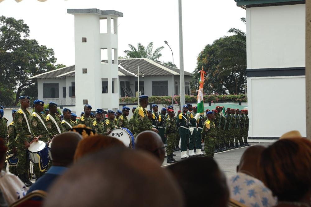 ceremonie-d-adieu-aux-armes-en-l-honneur-de-generaux-et-contre-amiral_i6ug4dyqnqn