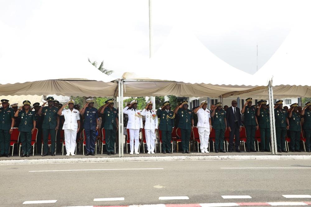 ceremonie-d-adieu-aux-armes-en-l-honneur-de-generaux-et-contre-amiral_mllp6jg7q8c