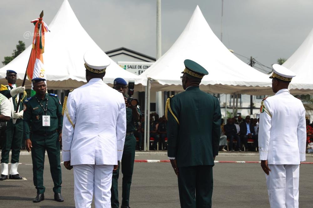 ceremonie-d-adieu-aux-armes-en-l-honneur-de-generaux-et-contre-amiral_obrrpyfdhhi