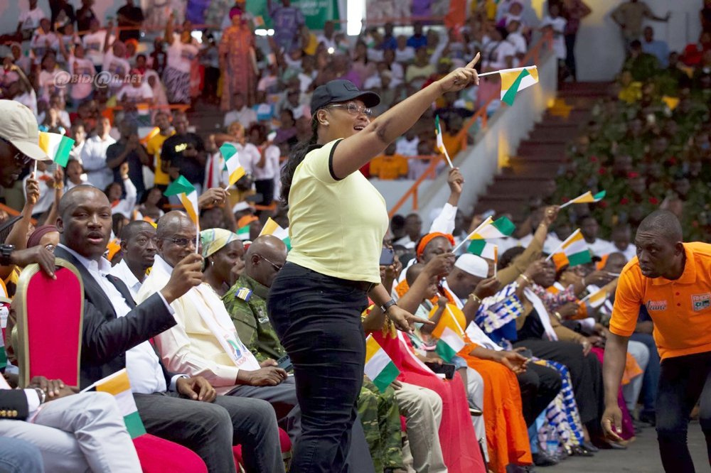 ceremonie-dhommage-au-president-ouattara-et-aux-49-soldats-ivoiriens-revenu_5xoeqko8gbb