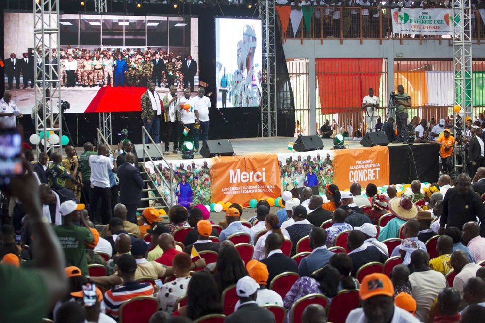 ceremonie-dhommage-au-president-ouattara-et-aux-49-soldats-ivoiriens-revenu_9q73j0zlew