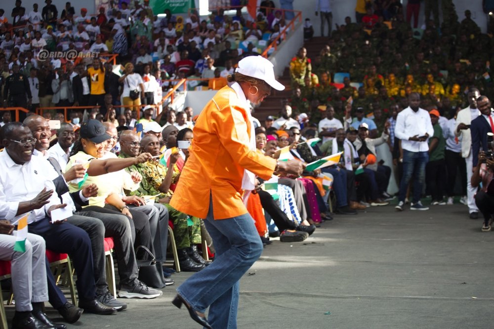ceremonie-dhommage-au-president-ouattara-et-aux-49-soldats-ivoiriens-revenu_dwbedtsn4zl