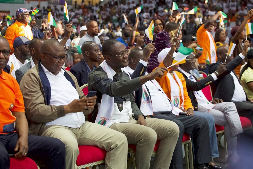 ceremonie-dhommage-au-president-ouattara-et-aux-49-soldats-ivoiriens-revenu_mlkph1meshl