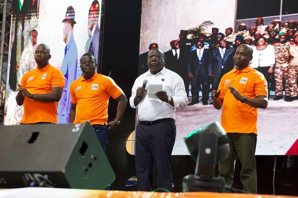 ceremonie-dhommage-au-president-ouattara-et-aux-49-soldats-ivoiriens-revenu_nhogvr6m25