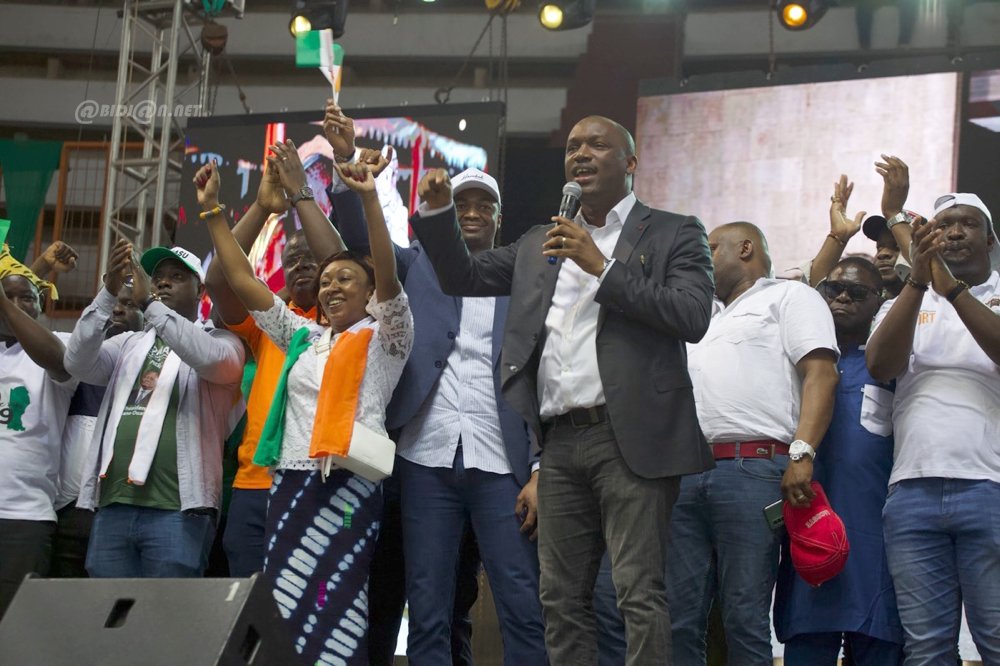 ceremonie-dhommage-au-president-ouattara-et-aux-49-soldats-ivoiriens-revenu_r7pdd0cfqed