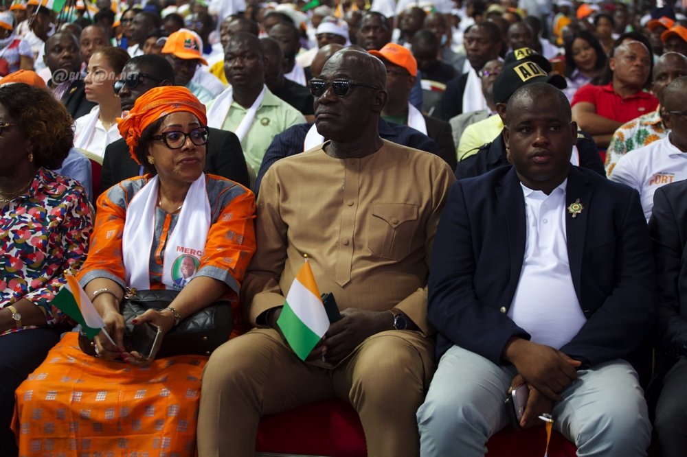 ceremonie-dhommage-au-president-ouattara-et-aux-49-soldats-ivoiriens-revenu_ylzwfcfkfgo