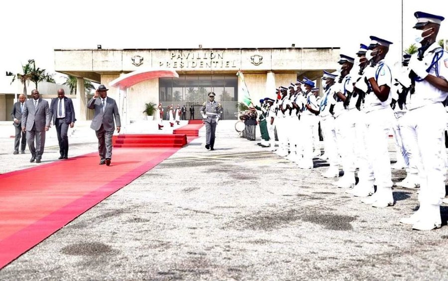 cote-d-ivoire-depart-du-president-alassane-ouattara-en-france_rx04gma65r