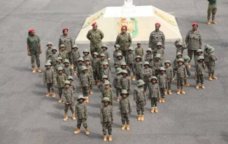 Les élèves de l&rsquo;école maternelle municipale « Les Canetons » d&rsquo;Adjamé ont fait une surprise au ministre d&rsquo;état ministre de la défense.