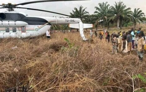 Kandia Camara et Bictogo « indemnes » après un atterrissage d’urgence de l’hélicoptère qui les transportait.