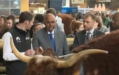 Paris : Patrick Achi s’imprègne des innovations agricoles au Salon international de l’agriculture (SIA).