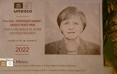 Côte d’Ivoire : Remise du Prix Felix Houphouët Boigny-UNESCO pour la Paix à Angela Merkel.