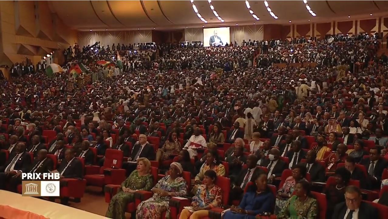 Remise_prix_FHB_UNESCO_Angela_Merkel_Yakro_25