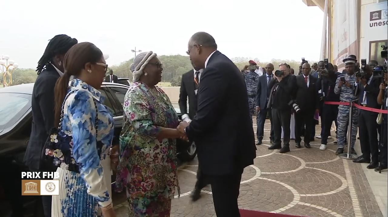 Remise_prix_FHB_UNESCO_Angela_Merkel_Yakro_4