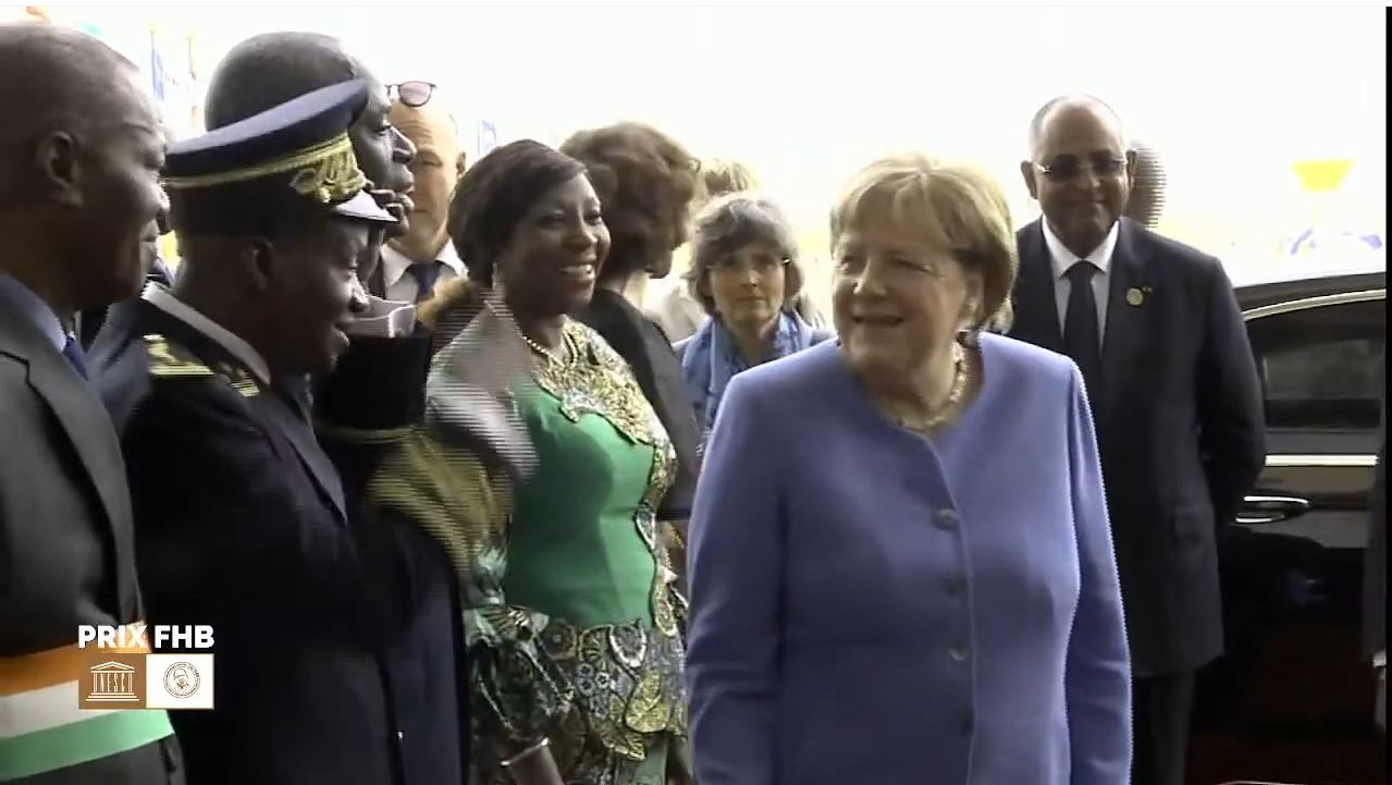 Remise_prix_FHB_UNESCO_Angela_Merkel_Yakro_6