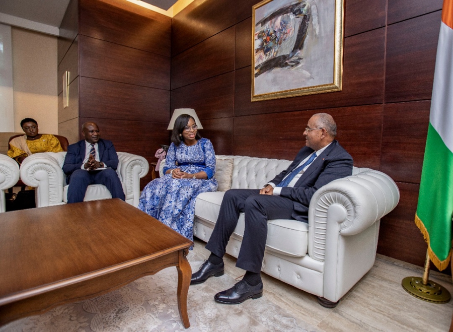 Coopération : le Premier Ministre Patrick Achi échange avec la Ministre du Plan et de la Coopération internationale de la République de Guinée.