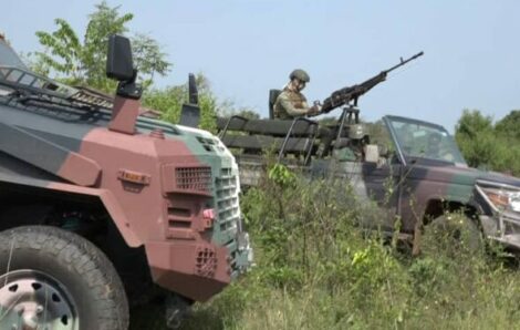 Région de Bouaké : les forces armées Ivoiriennes et françaises font des exercices conjoints.