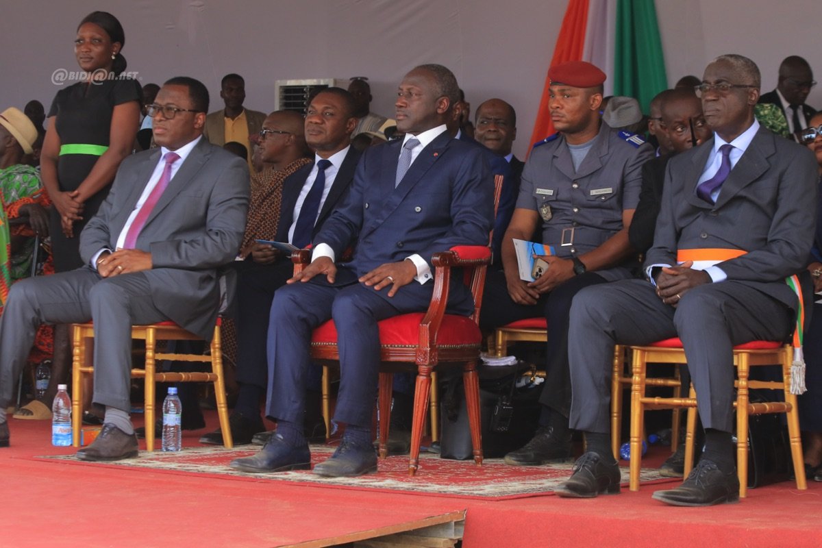 infrastructures-sportives-ceremonie-officielle-de-pose-de-la-premiere-pierr_awmvamvzkdj
