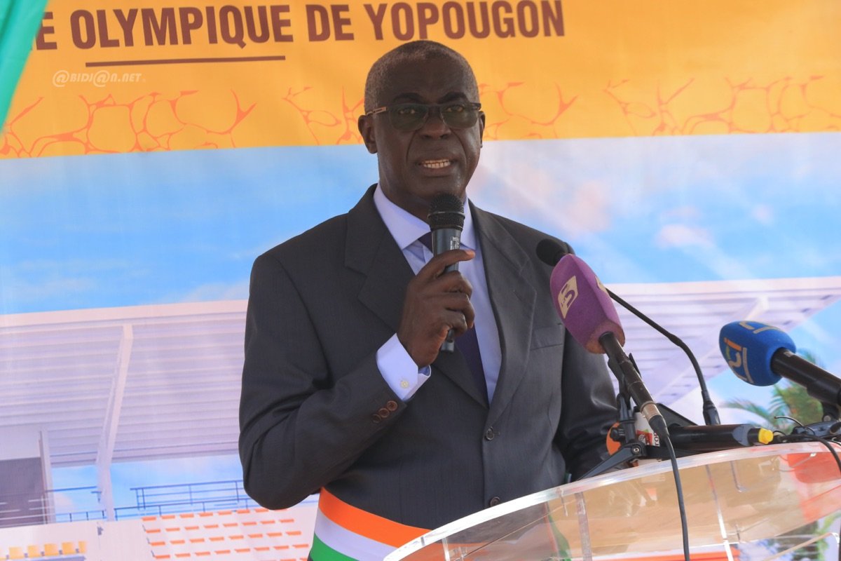 infrastructures-sportives-ceremonie-officielle-de-pose-de-la-premiere-pierr_dkvdwntwec5