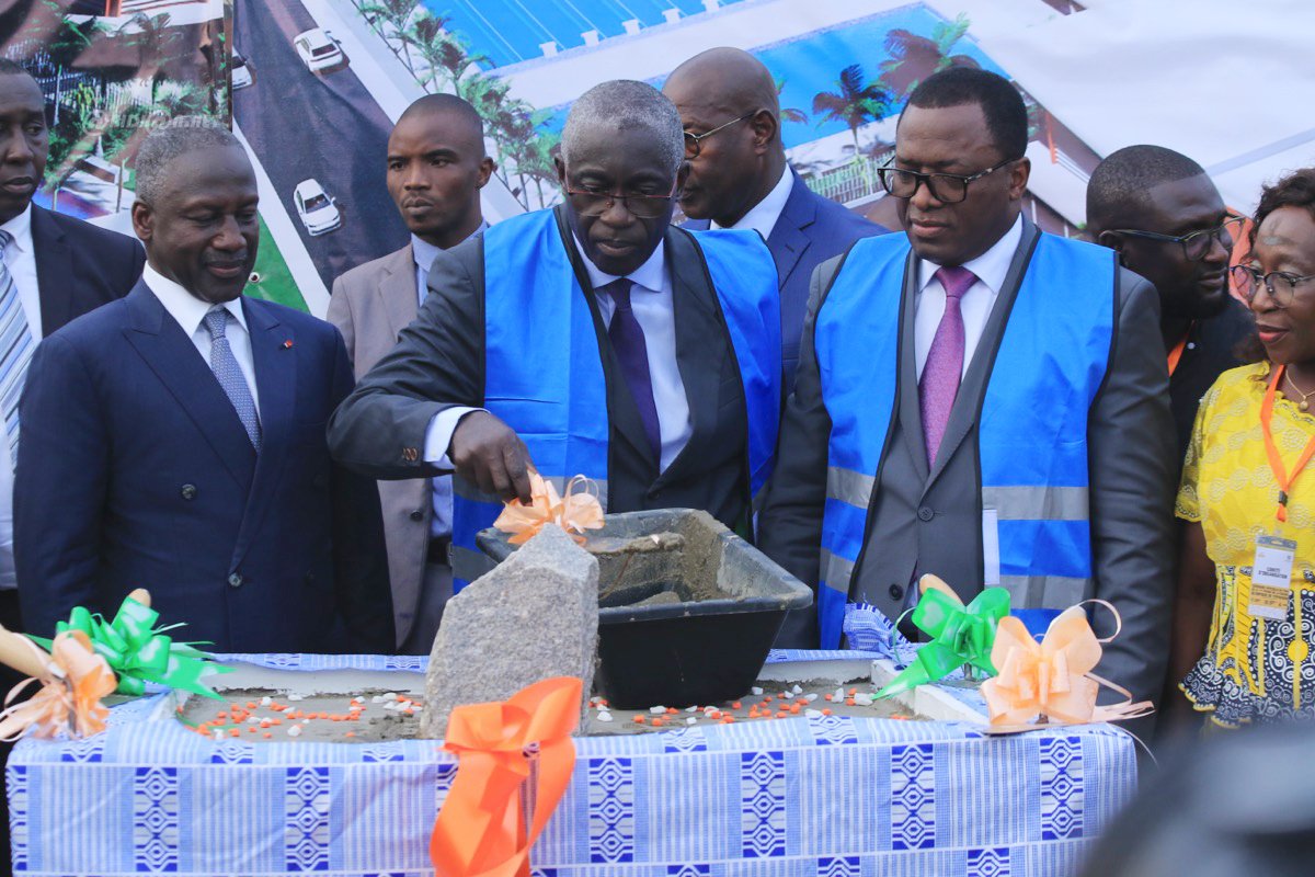 infrastructures-sportives-ceremonie-officielle-de-pose-de-la-premiere-pierr_lxr62vhjpnd