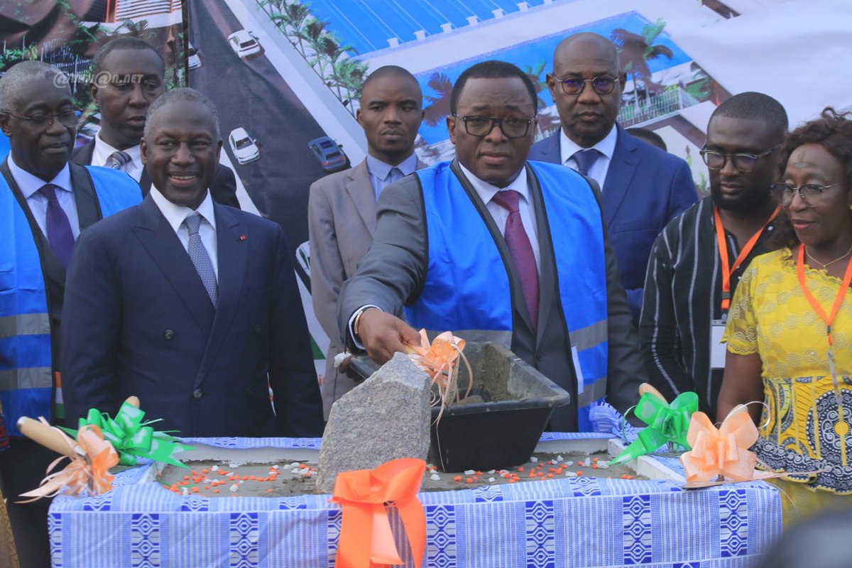 infrastructures-sportives-ceremonie-officielle-de-pose-de-la-premiere-pierr_qf3woaoyef
