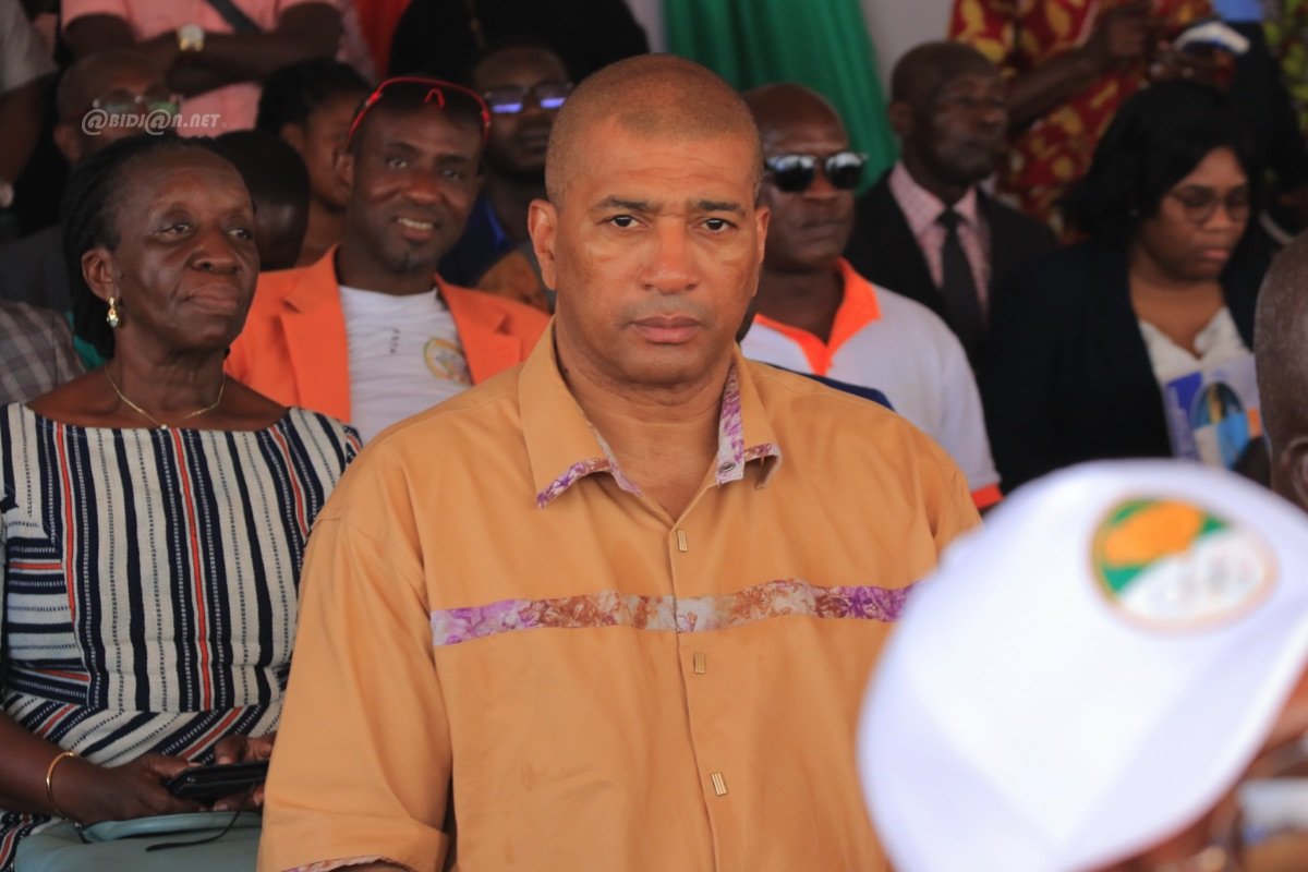 infrastructures-sportives-ceremonie-officielle-de-pose-de-la-premiere-pierr_tansf7h0xuo
