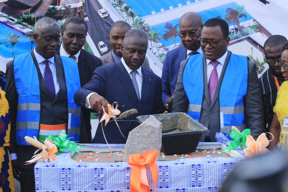 infrastructures-sportives-ceremonie-officielle-de-pose-de-la-premiere-pierr_tgklcpt7bea