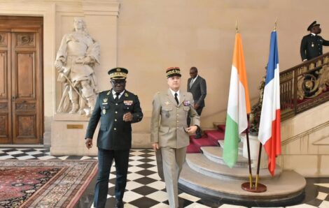 Coopération militaire Côte d&rsquo;Ivoire France : Le Chef d&rsquo;état-major général des armées fait commandeur de l&rsquo;ordre de la légion d&rsquo;honneur.