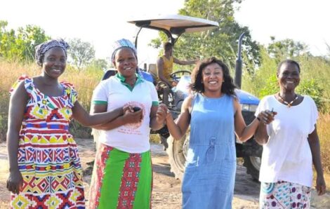 Autonomisation de la Femme, Mme Rebecca Yao lance en Novembre dernier, l’opération UNE COOPERATIVE = UN KIT MARAÎCHER.