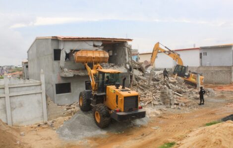 Côte d’Ivoire / Constructions anarchiques : démolition à Abidjan de 9 villas duplex.