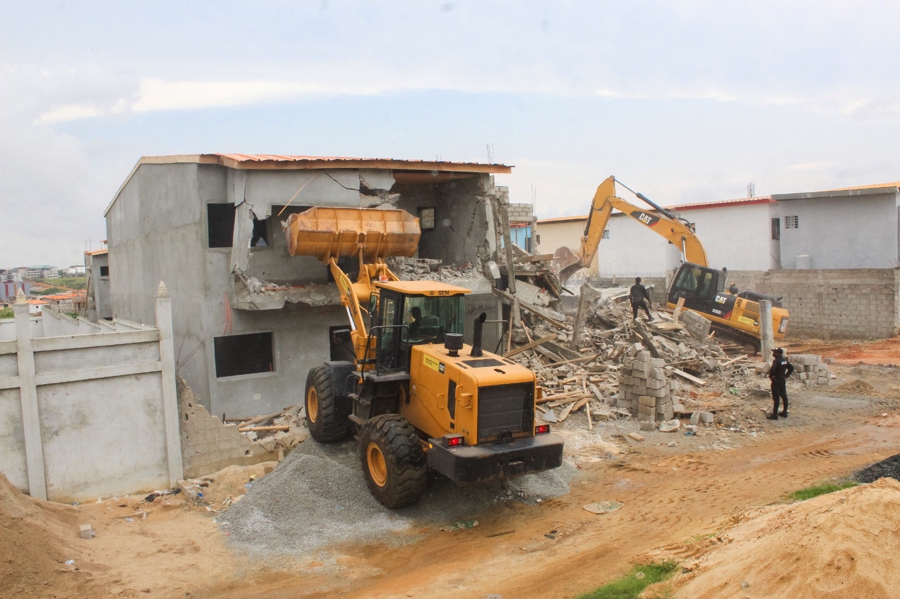 Côte d’Ivoire / Constructions anarchiques : démolition à Abidjan de 9 villas duplex.