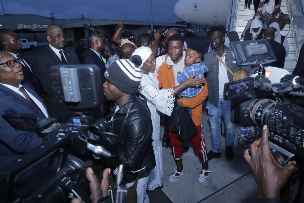 crise-raciale-arrivee-a-abidjan-d-un-premier-groupe-de-145-ivoiriens-en-pro_1gfzrvjh0bk