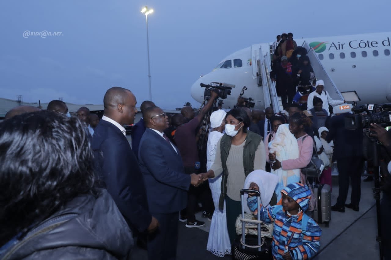 crise-raciale-arrivee-a-abidjan-d-un-premier-groupe-de-145-ivoiriens-en-pro_4r6x2c4v76