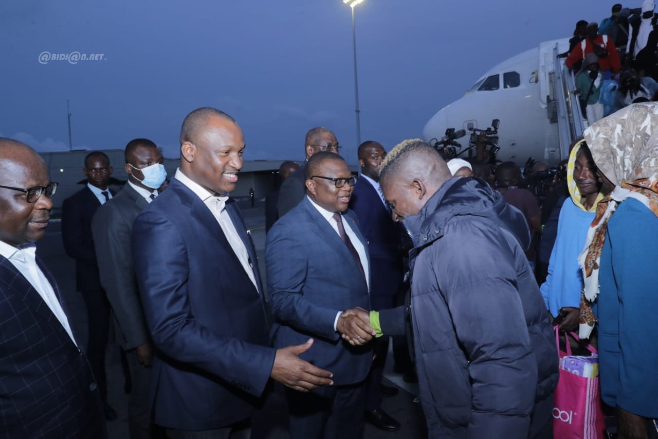 crise-raciale-arrivee-a-abidjan-d-un-premier-groupe-de-145-ivoiriens-en-pro_jiyb0vqrbk