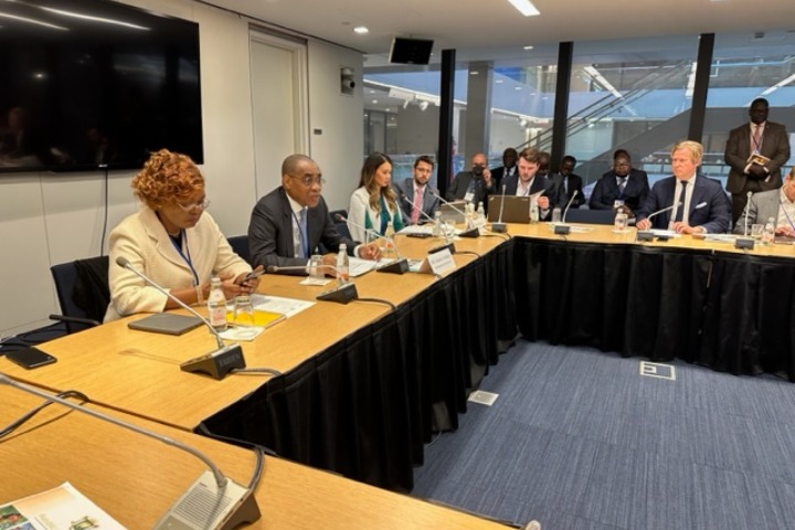 Côte d’Ivoire États-Unis : Adama Coulibaly présente aux investisseurs les programmes en direction des jeunes.