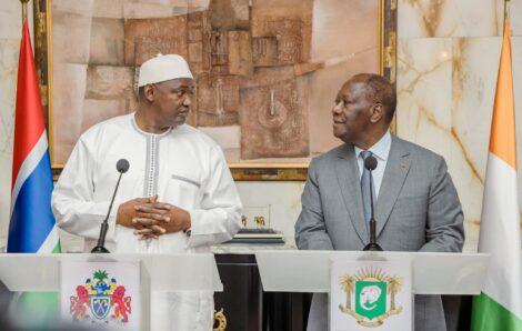 Coopération Sud-Sud : la Côte d’Ivoire et la Gambie signent trois projets d’accords portant sur le transport aérien, l’Énergie et les consultations régulières.