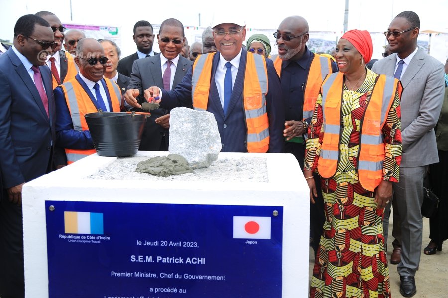 Côte d’Ivoire : le Premier ministre Patrick Achi lance les travaux de construction de trois échangeurs à Abidjan-Cocody.
